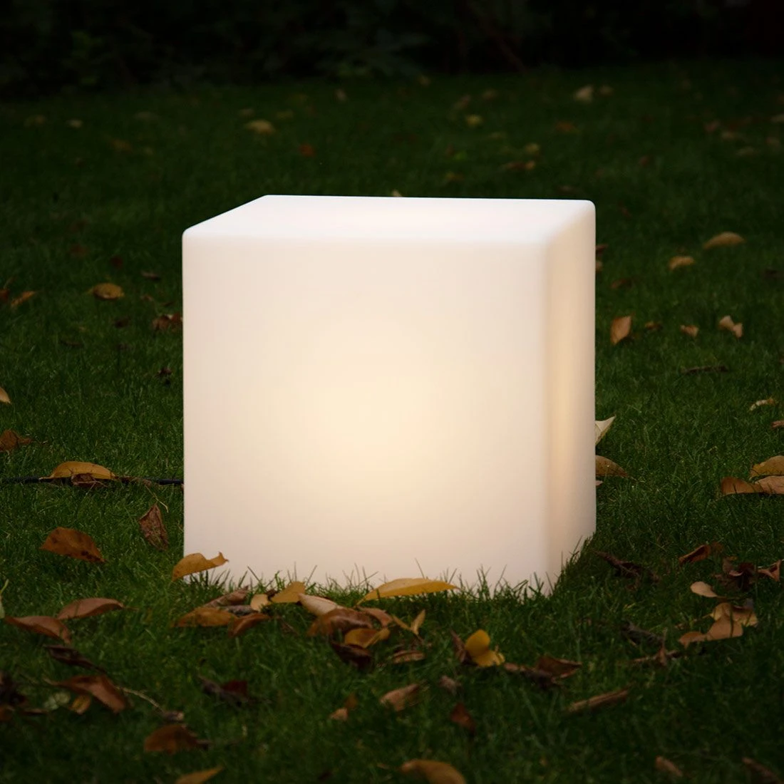 VON HASTEDT Pro Dotty Cube Sitzwürfel 33x33cm LED Weiß 3 VON HASTEDT Pro Dotty Cube Sitzwürfel 33x33cm LED Weiß – Bild 3
