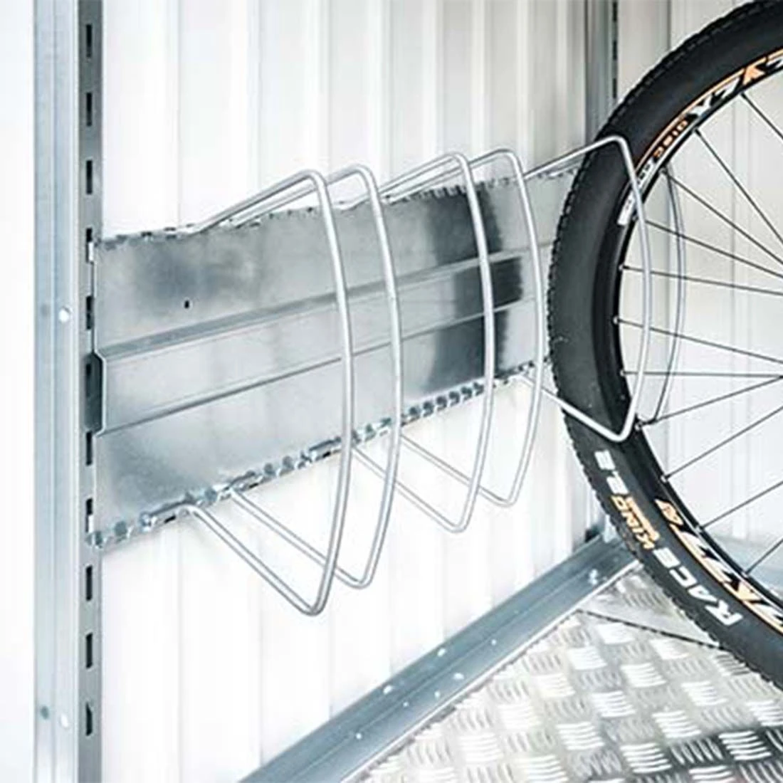 Biohort BikeHolder Fahrradständer Für 3 Fahrräder 72x10x33cm Silber 2 Biohort BikeHolder Fahrradständer Für 3 Fahrräder 72x10x33cm Silber – Bild 2