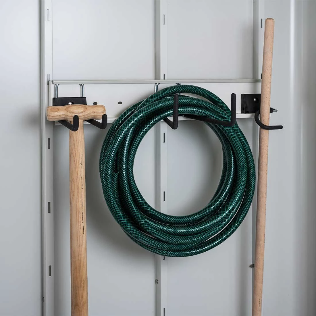 Biohort Neo Haken-Set Für Gerätehaus Grau-weiß 3 Biohort Neo Haken-Set Für Gerätehaus Grau-weiß – Bild 3