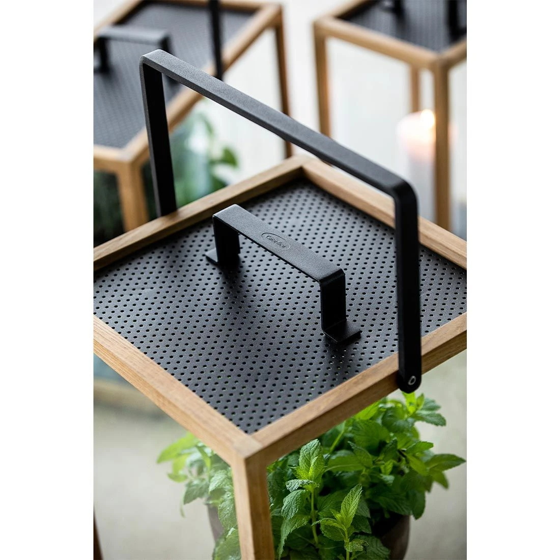 Cane-Line Lighthouse Laterne 33x33x54 Cm Teak/Aluminium Natur/Lava Grey 3 Cane-Line Lighthouse Laterne 33x33x54 Cm Teak/Aluminium Natur/Lava Grey – Bild 3