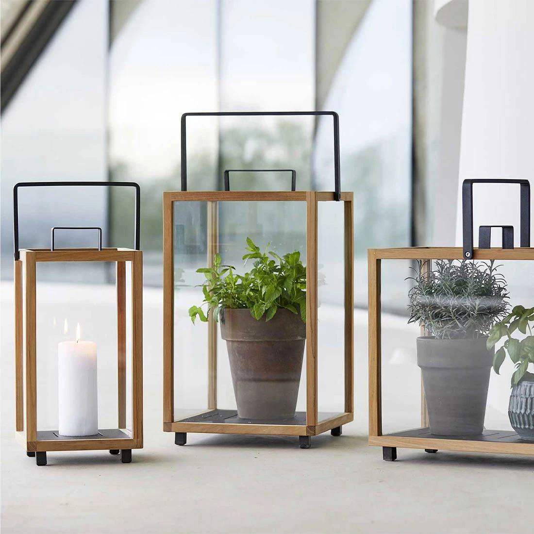 Cane-Line Lighthouse Laterne 33x33x54 Cm Teak/Aluminium Natur/Lava Grey 4 Cane-Line Lighthouse Laterne 33x33x54 Cm Teak/Aluminium Natur/Lava Grey – Bild 4