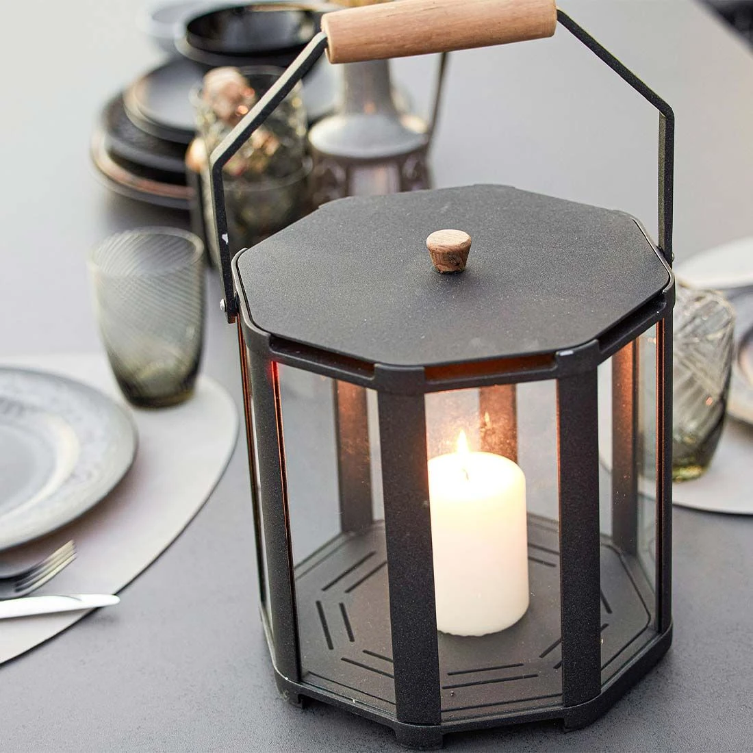 Cane-Line Lightlux Laterne Ø25x26 Cm Aluminium Lava Grey 2 Cane-Line Lightlux Laterne Ø25x26 Cm Aluminium Lava Grey – Bild 2