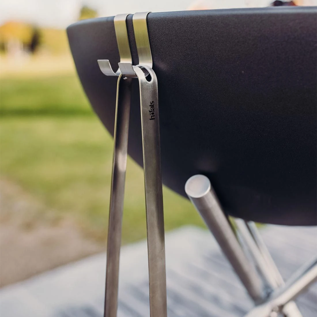 Höfats BOWL 57 Feuerschale Mit Dreibein Edelstahl/Stahl Silber/Schwarz 4 Höfats BOWL 57 Feuerschale Mit Dreibein Edelstahl/Stahl Silber/Schwarz – Bild 4