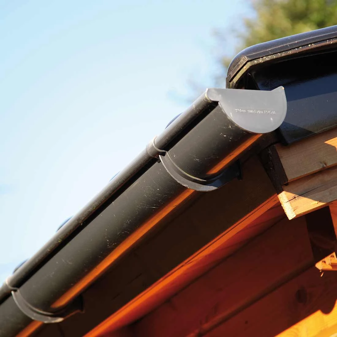 Wolff Finnhaus Dachrinne 320B Satteldächer + 3x K4B Kunststoff Anthrazit 1 Wolff Finnhaus Dachrinne 320B Satteldächer + 3x K4B Kunststoff Anthrazit