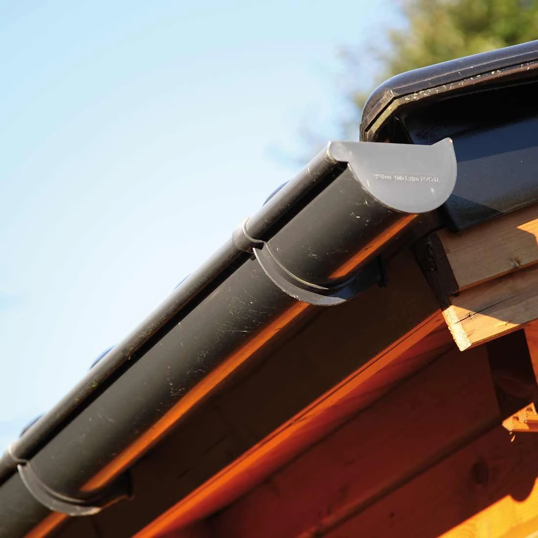 Wolff Finnhaus Dachrinne 322B Satteldächer + 3x K4B Kunststoff Anthrazit 1 Wolff Finnhaus Dachrinne 322B Satteldächer + 3x K4B Kunststoff Anthrazit